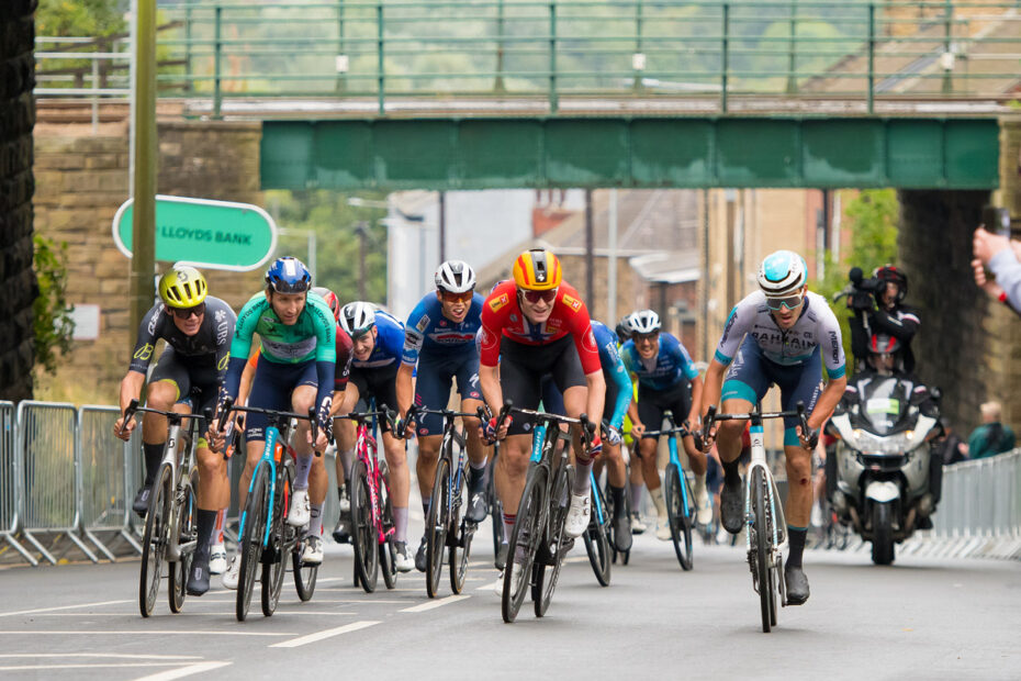 Leaders approaching the finish